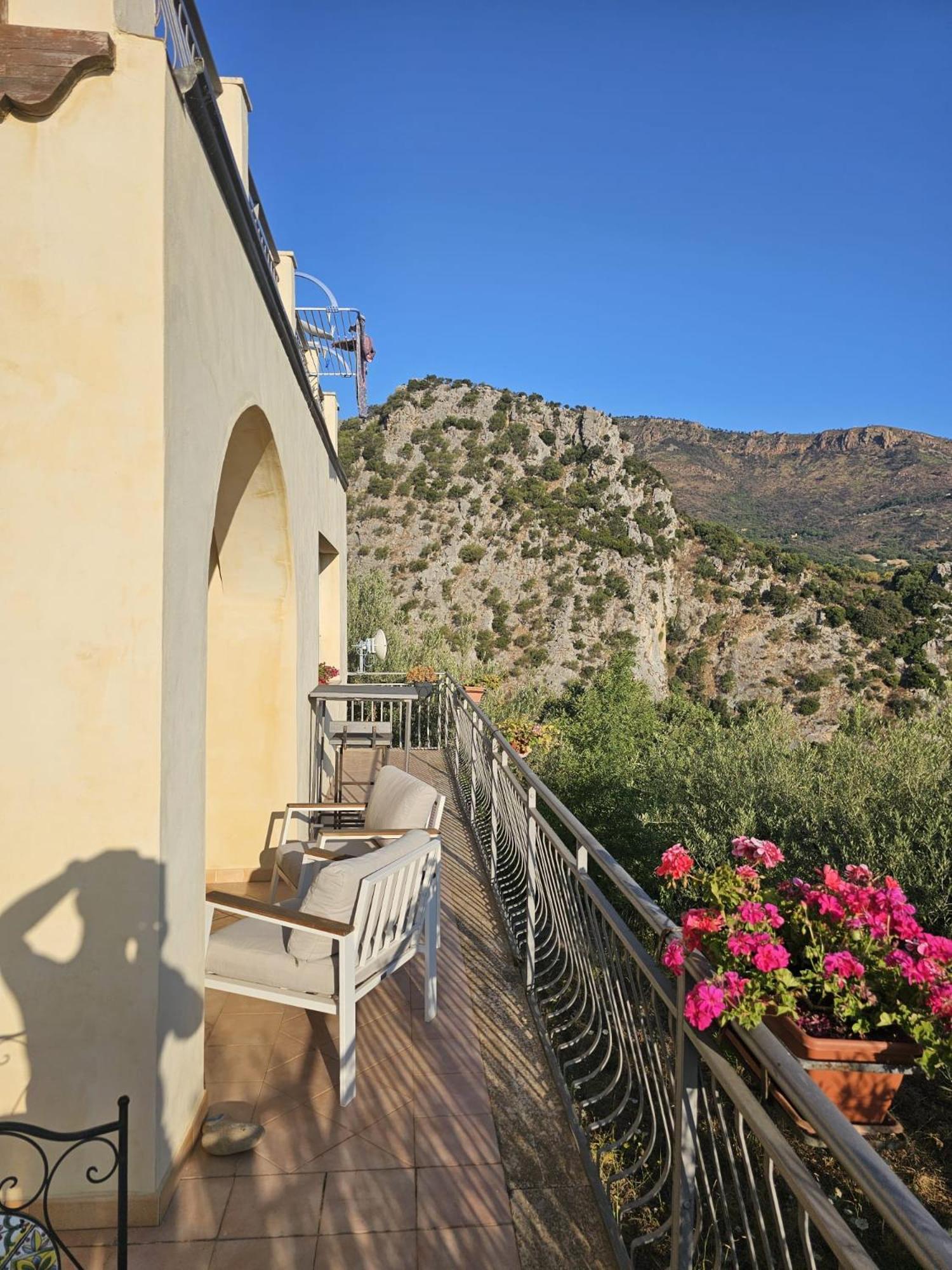 Hotel Borgo Vignale Santuario di Gibilmanna Exterior foto